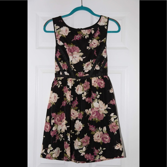 Black dress w/ floral print EUC - Picture 1 of 4